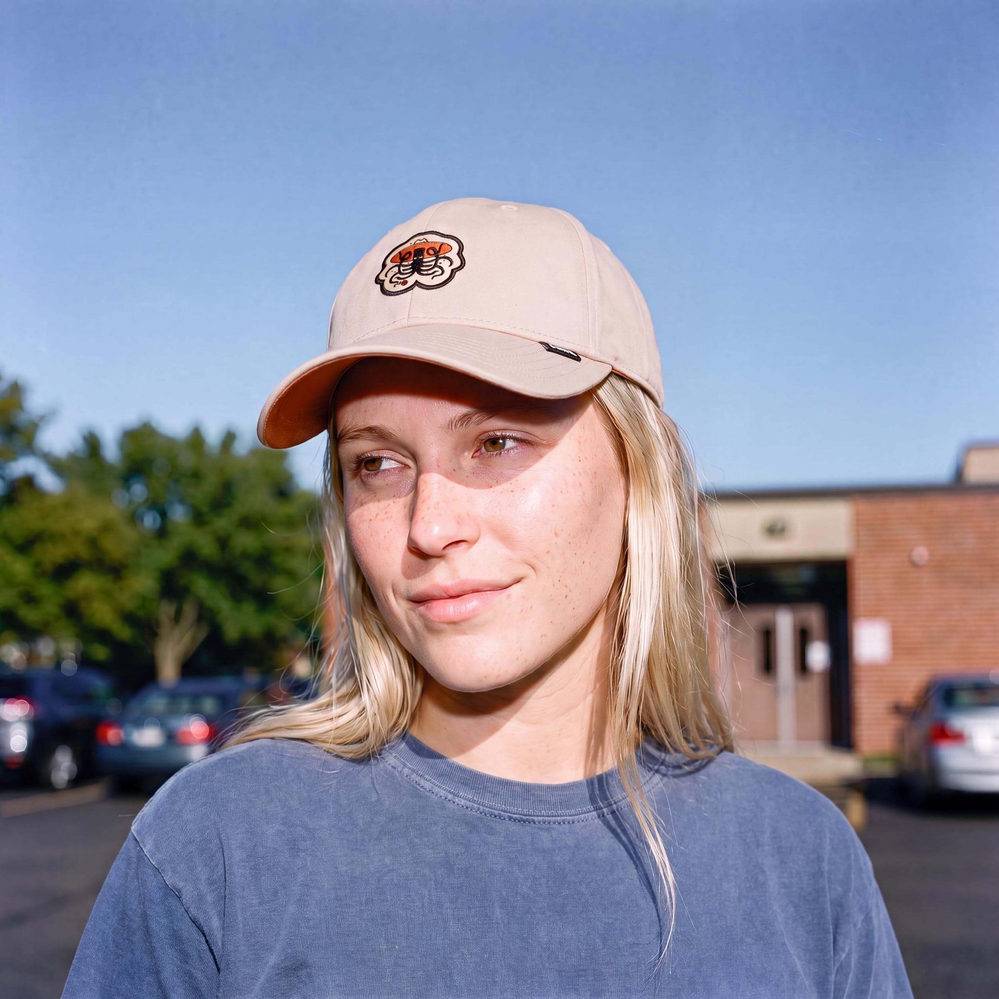 khaki (female-model)