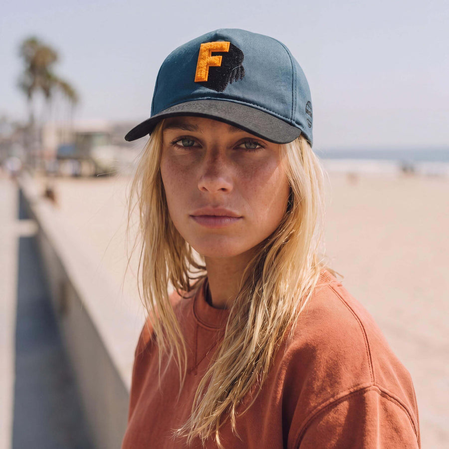 schwarz (female-model Hazel Bourne)