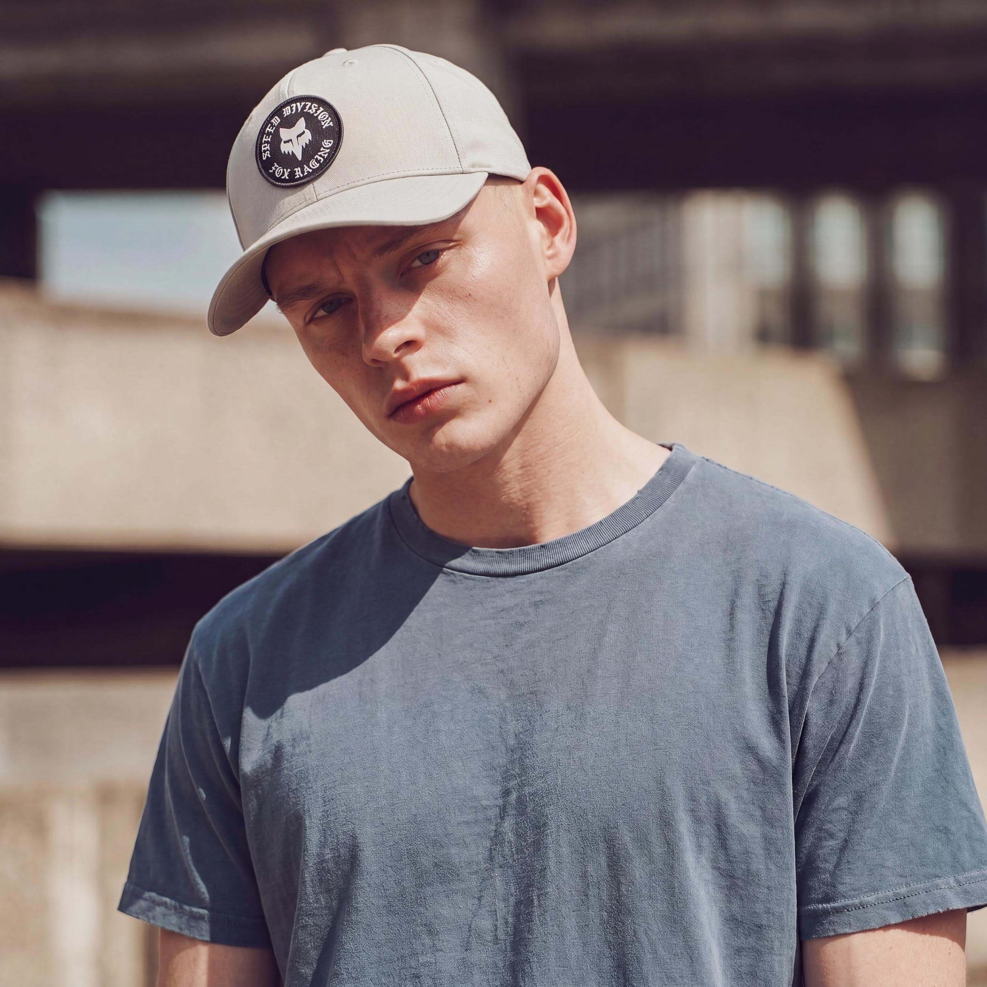 hellgrau (male-model Oswald Bloom)