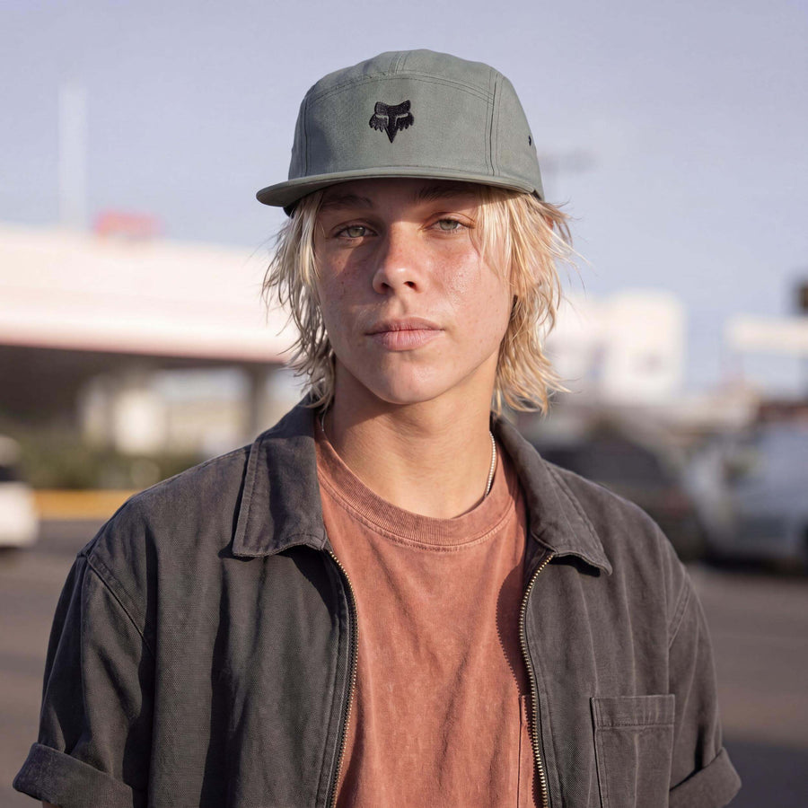 oliv (male-model Oswald Bloom)
