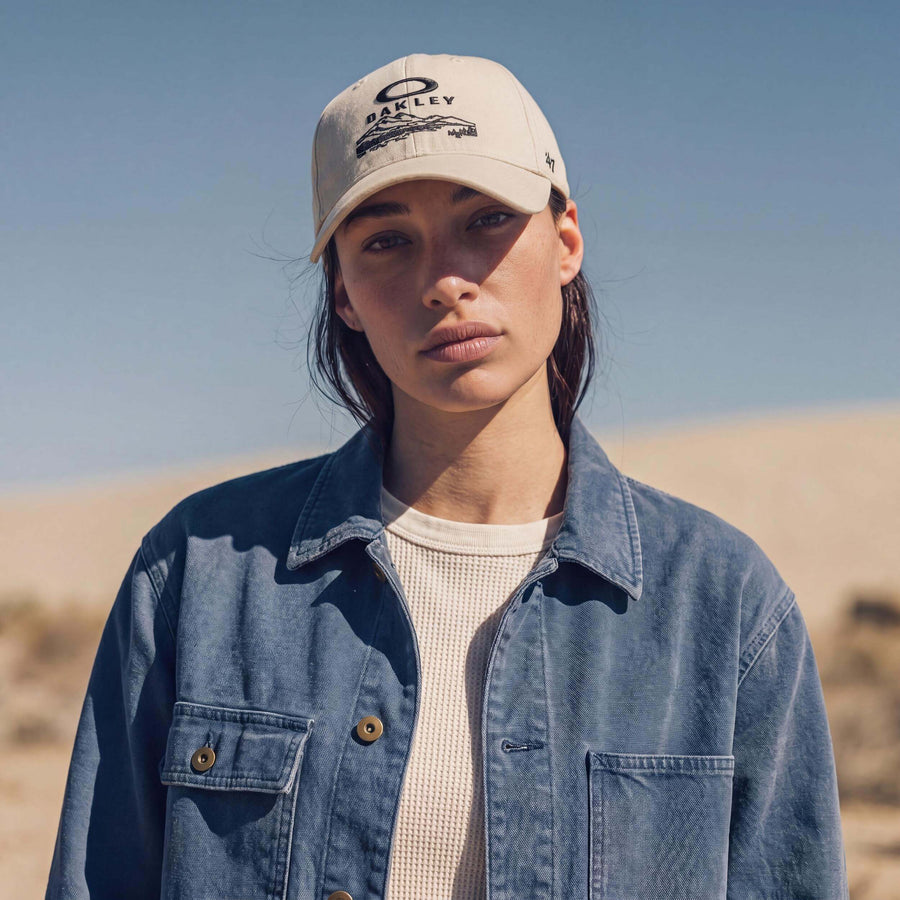 weiß (female-model Zara Slater)
