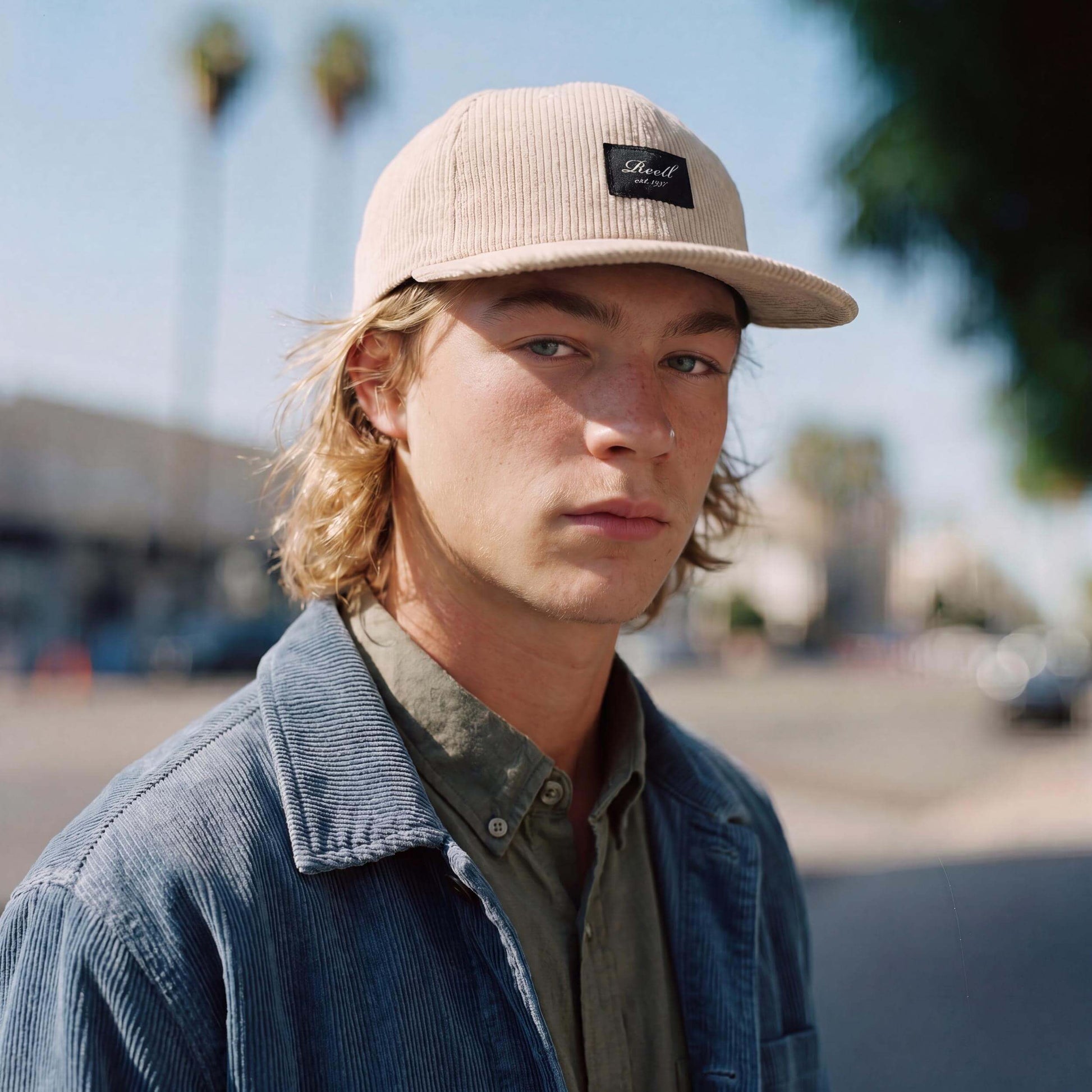 hellbeige (male-model)