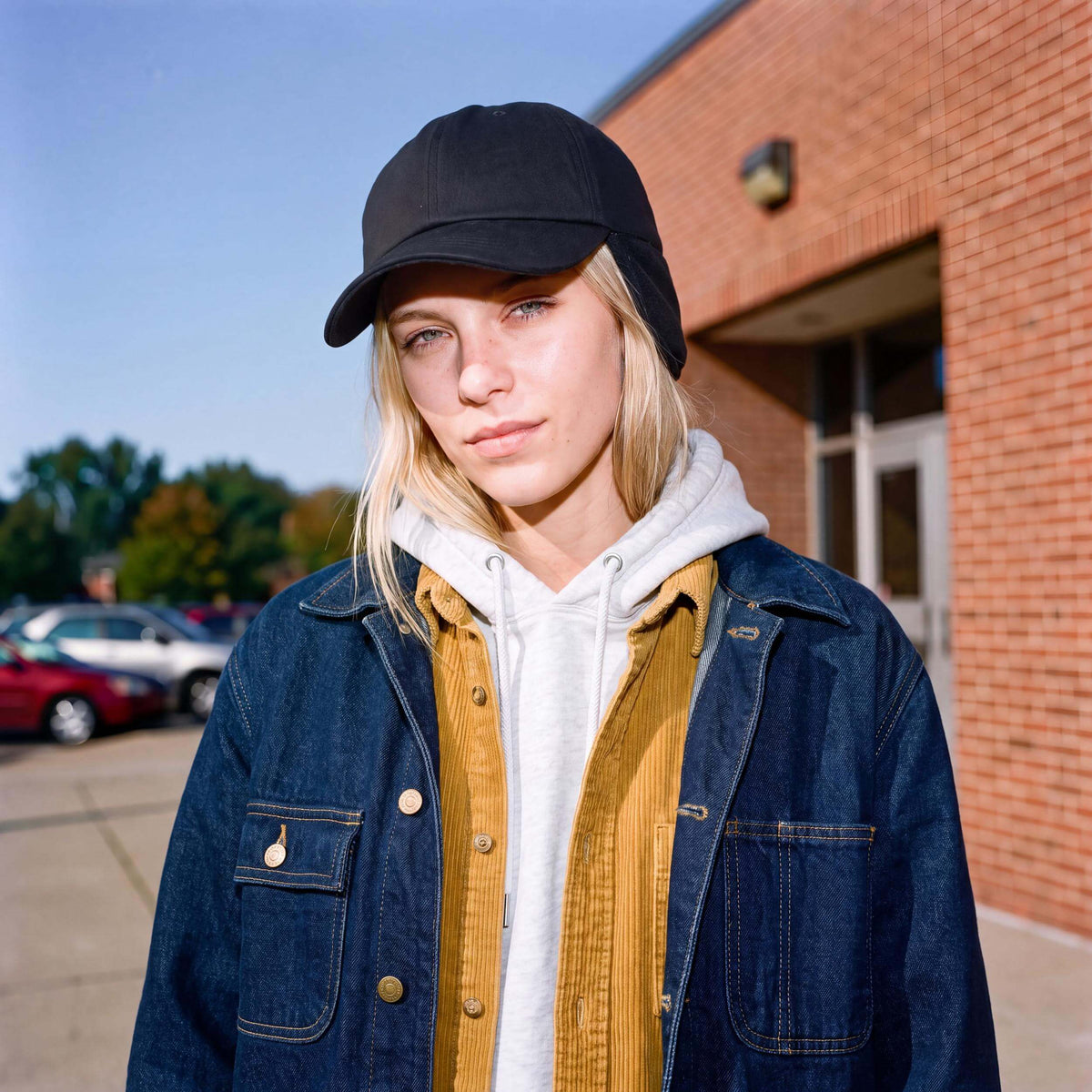 schwarz (female-model)