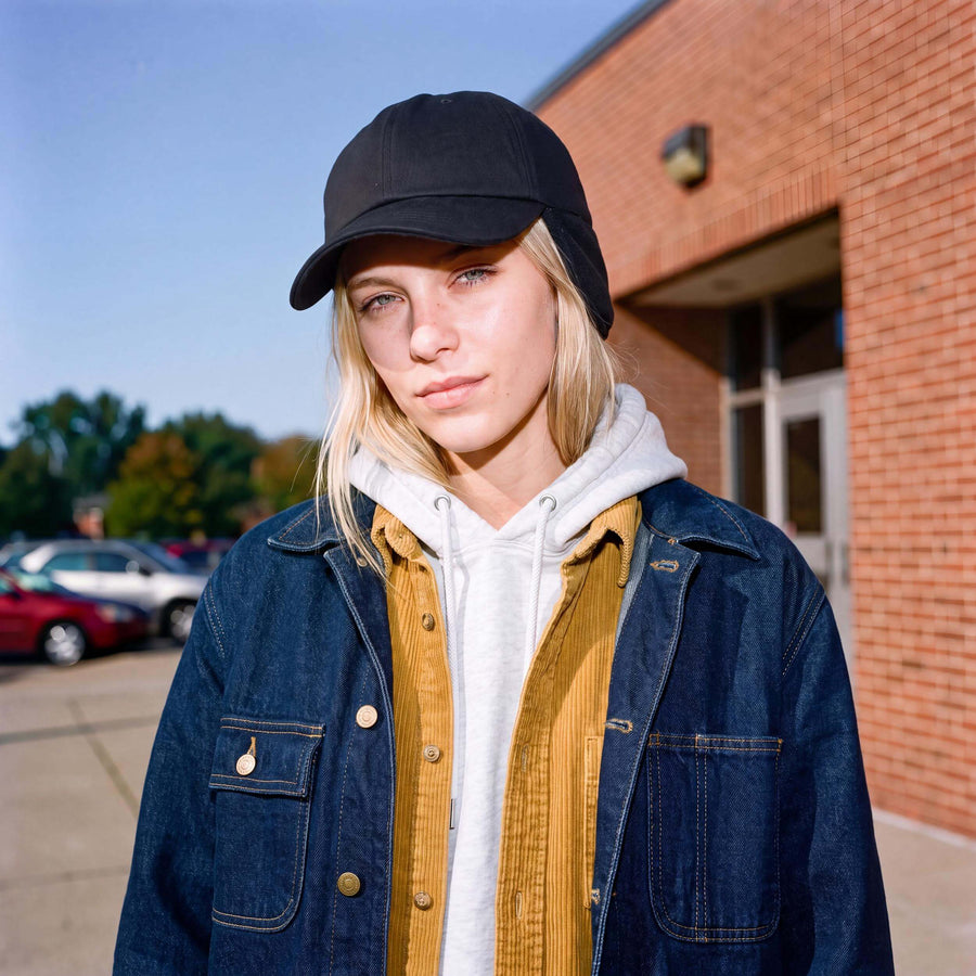 schwarz (female-model)