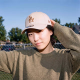 cremeweiß (female-model)