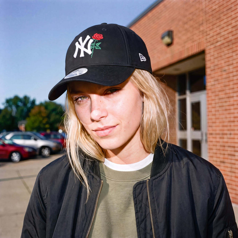schwarz (female-model)