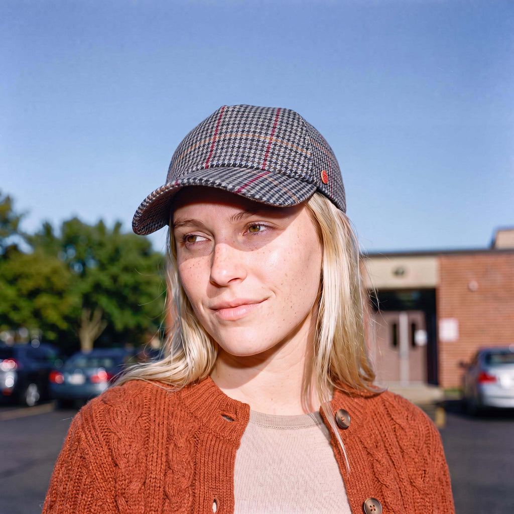 blau (female-model)