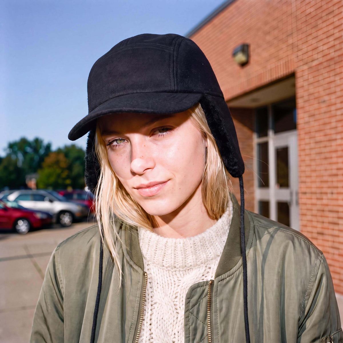 schwarz (female-model)