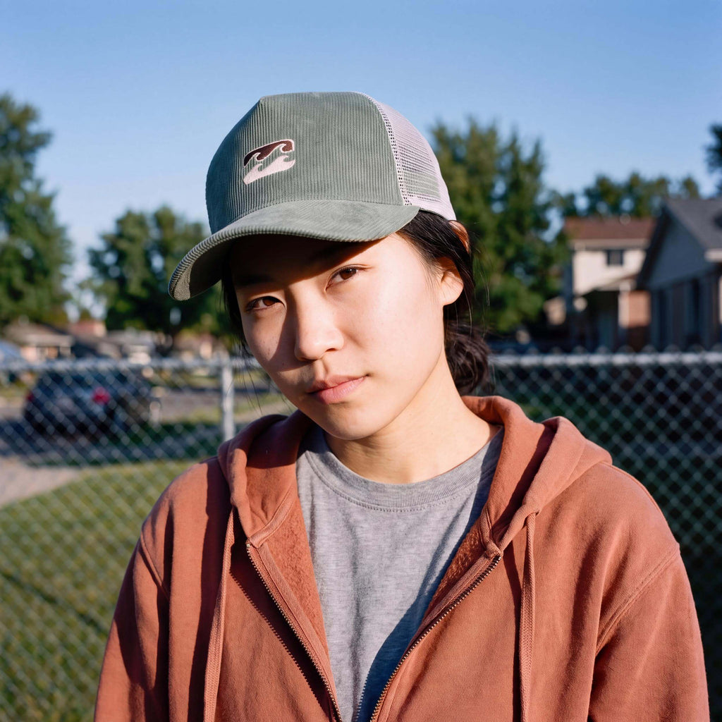 khaki (female-model)