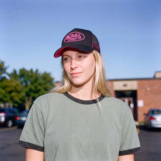 schwarz (female-model)