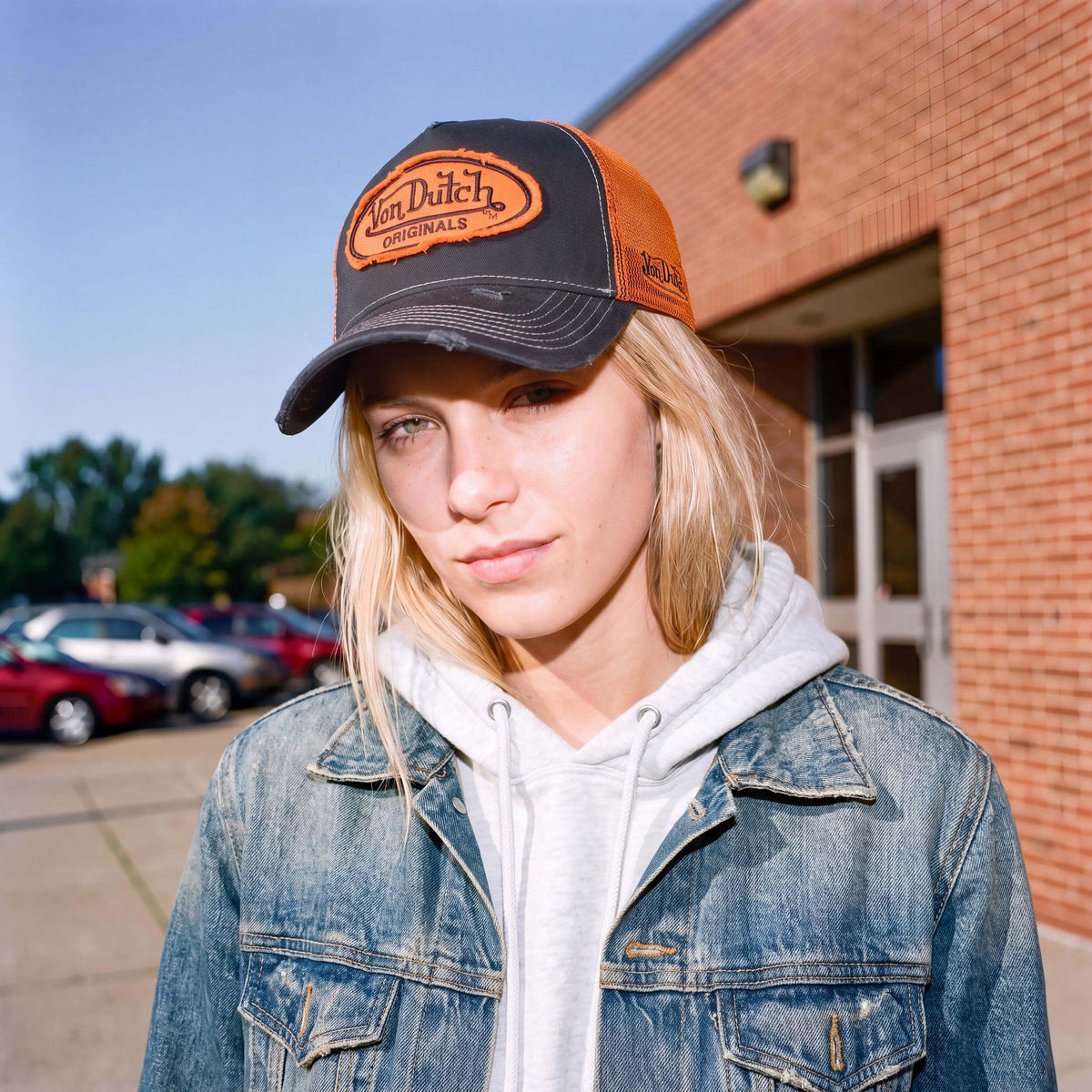schwarz (female-model)