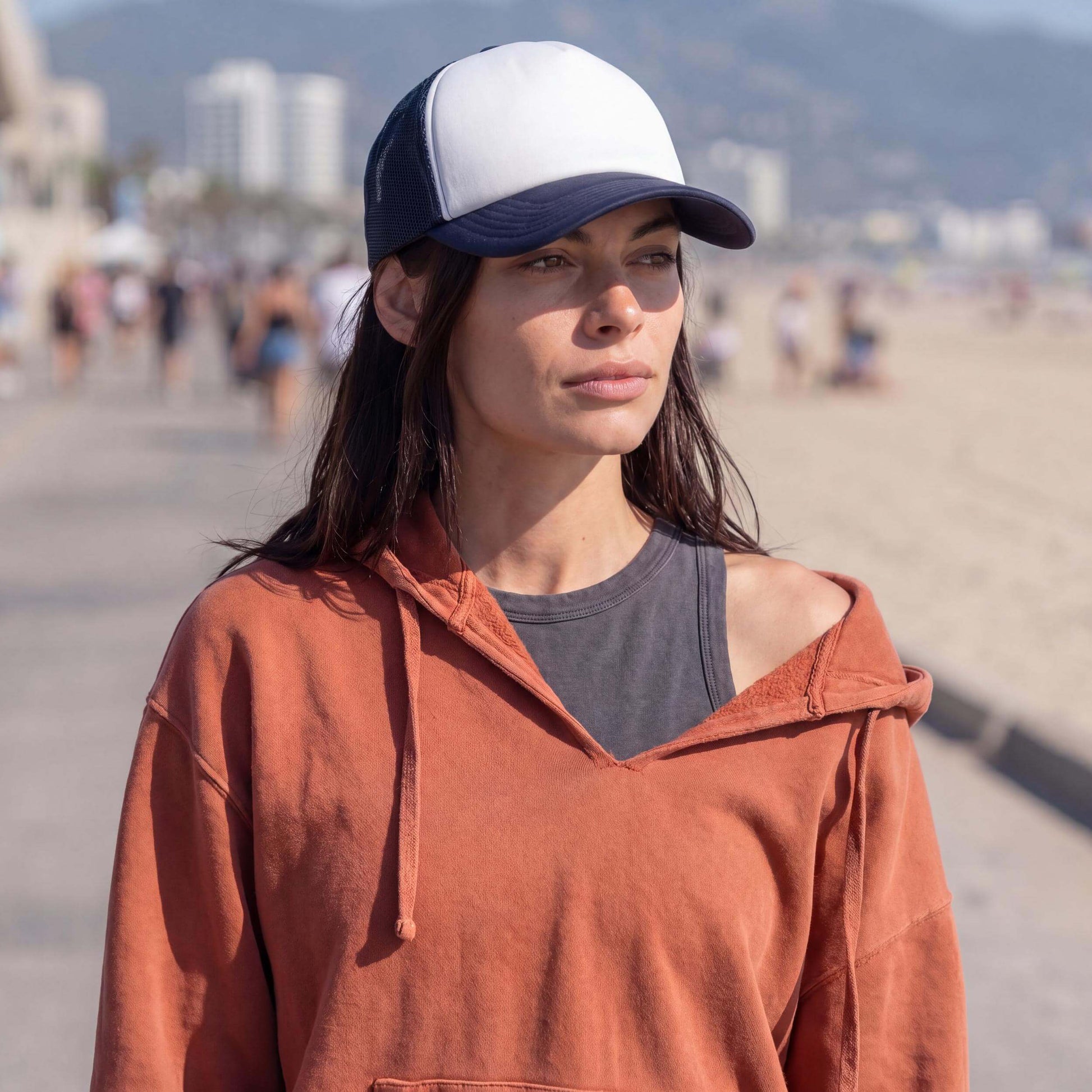 blau (female-model Sabrina Sanchez)