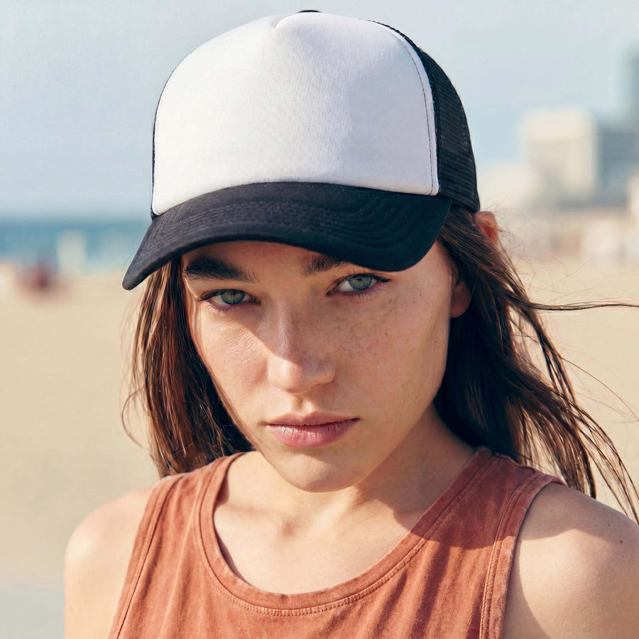 schwarz (female-model Jessica Paulic)