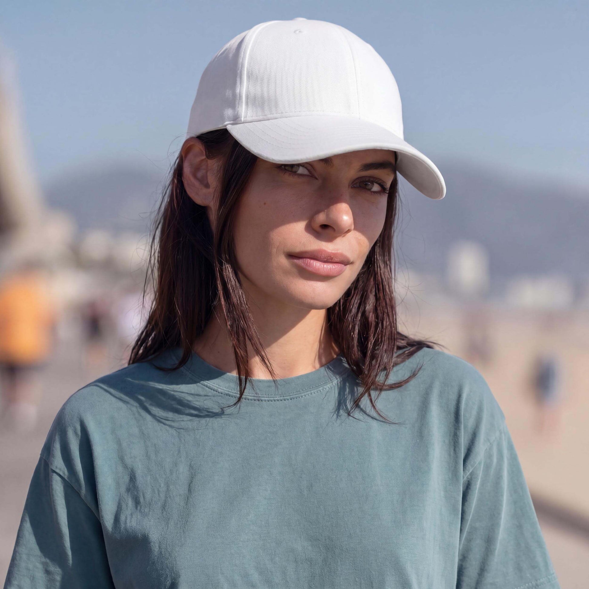 weiß (female-model Sabrina Sanchez)