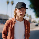 schwarz-schwarz (male-model Luke Fermer)