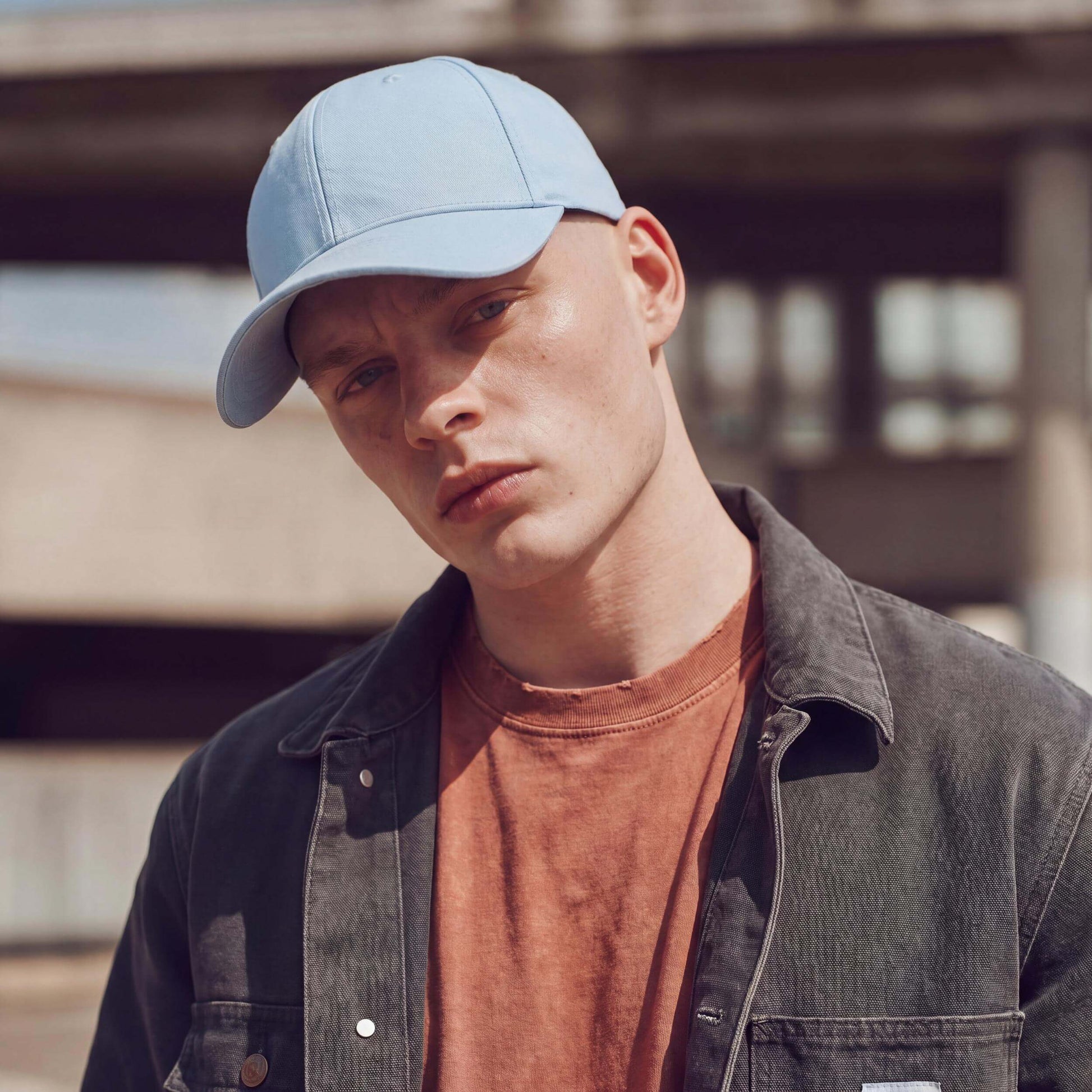 hellblau (male-model Oswald Bloom)