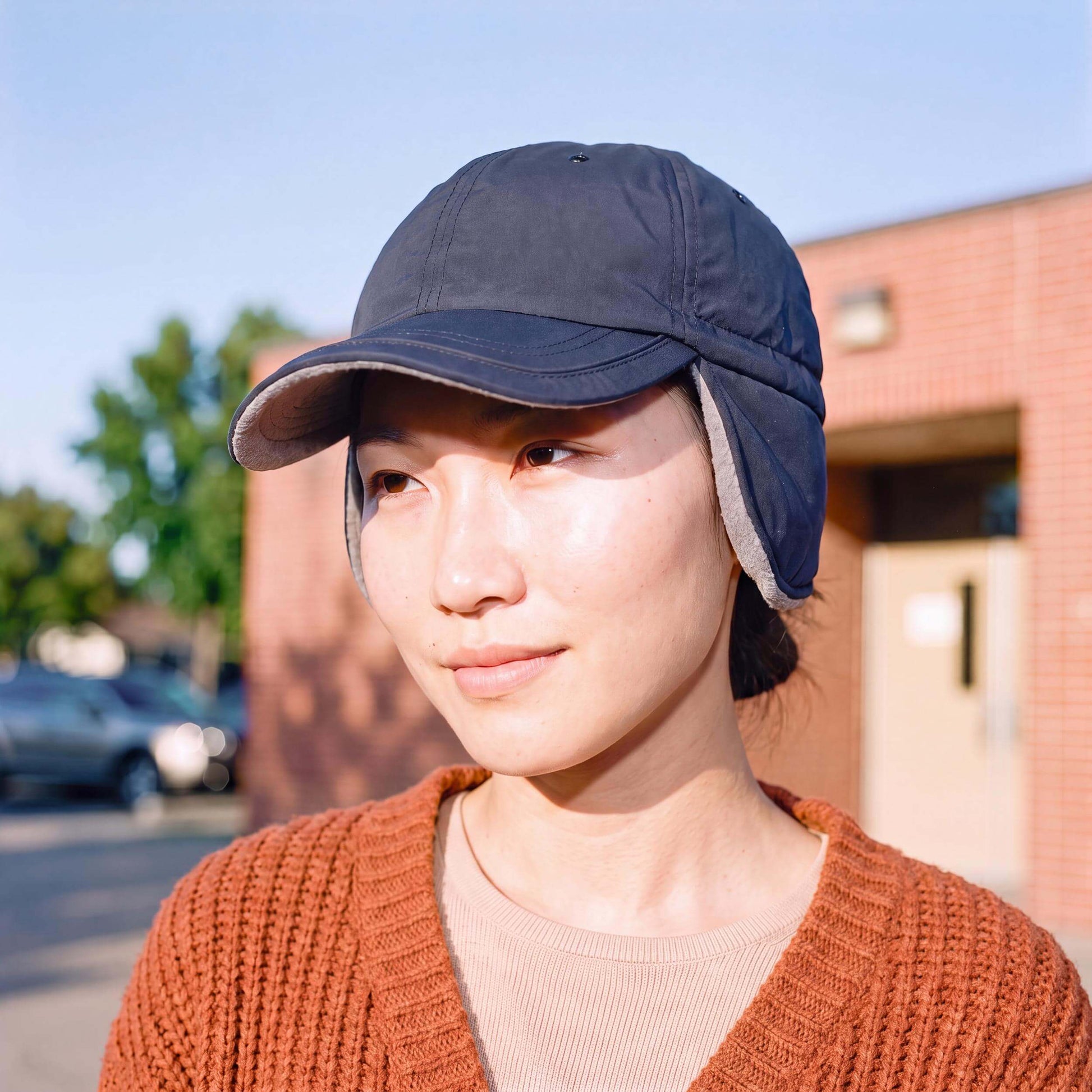 blau (female-model)